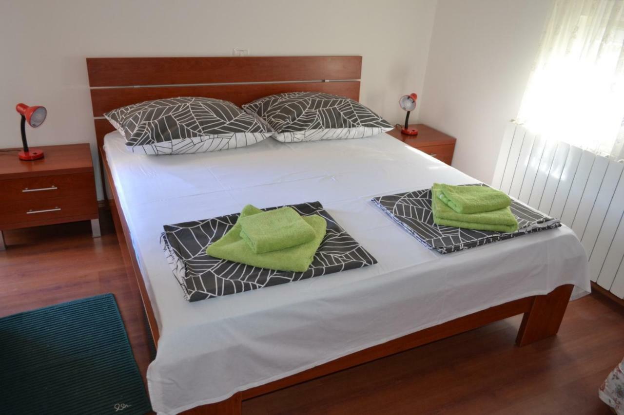 Apartment Din 班约勒 外观 照片
