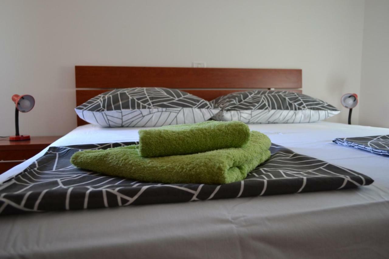 Apartment Din 班约勒 外观 照片